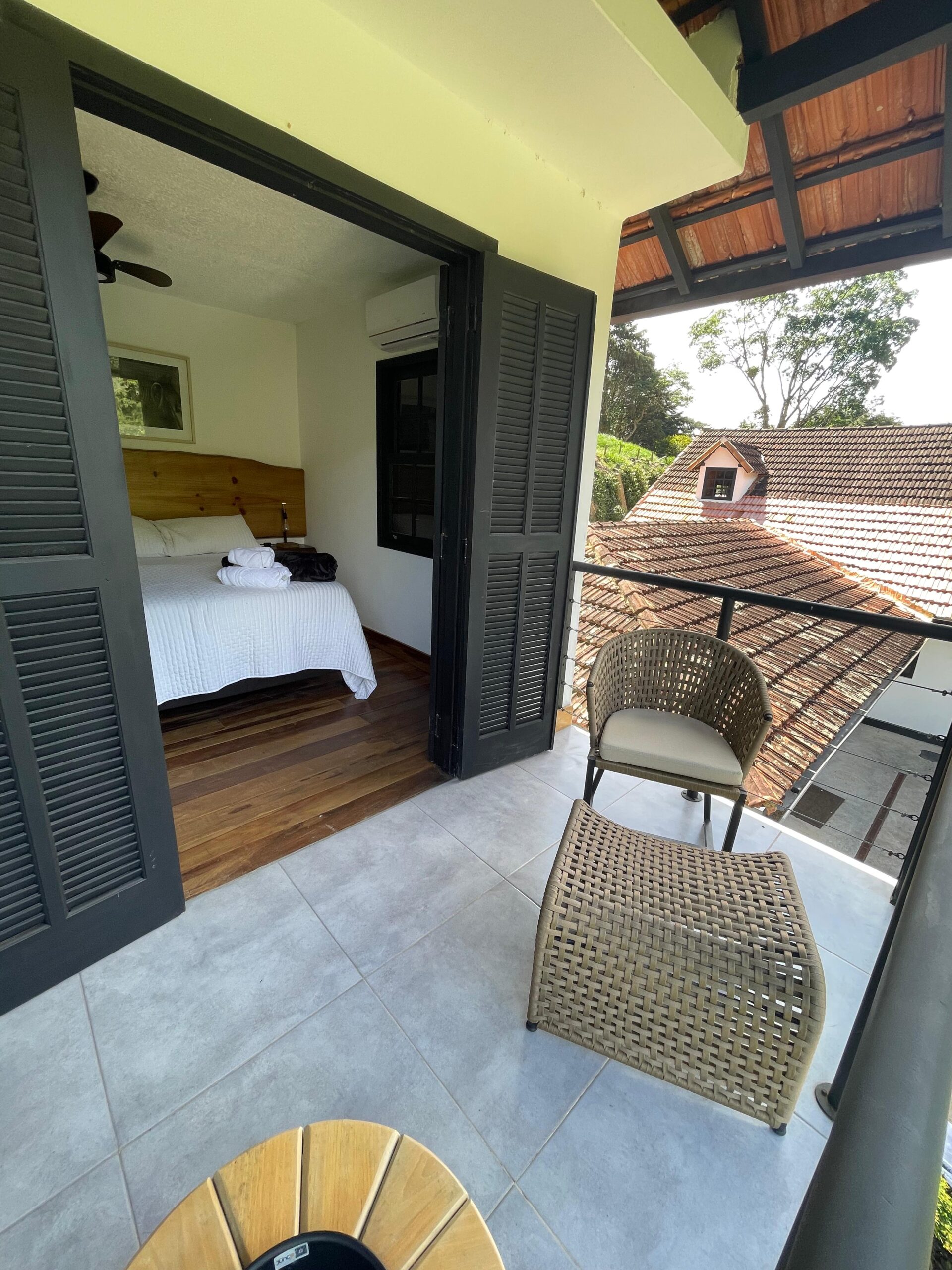 Suite-7-varanda-scaled.jpg